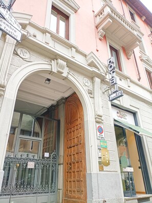 Front of property - Hotel Fiorella Milano (Milan)