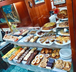 Free daily buffet breakfast