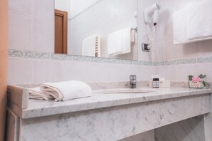 Shower, free toiletries, hair dryer, bidet