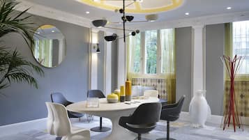 Lobby lounge