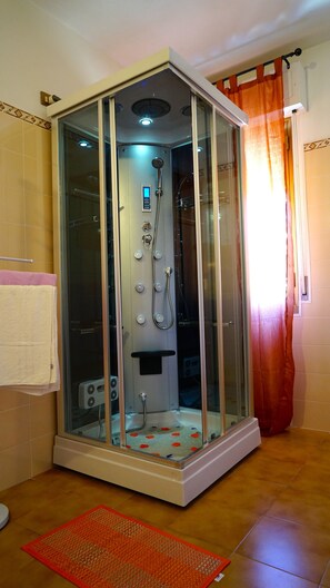 Double Room, Balcony | Bathroom