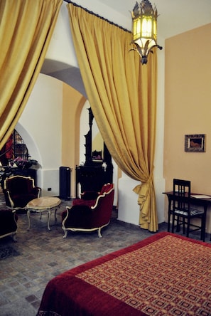 Standard Room (Quintuple) | Premium bedding, down duvets, minibar, in-room safe - Ai Cartari (Palermo)