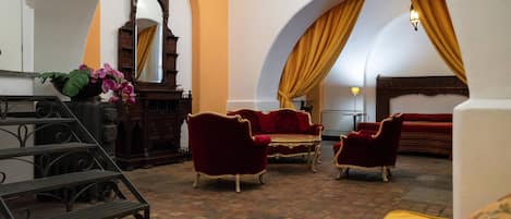 Premium bedding, down duvets, minibar, in-room safe