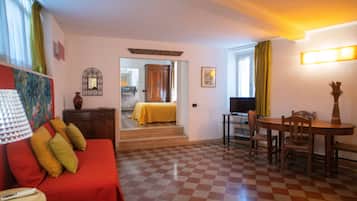 Ropa de cama de alta calidad, edredones de plumas, minibar y caja fuerte