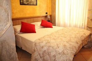 Caja fuerte, escritorio, wifi gratis y ropa de cama