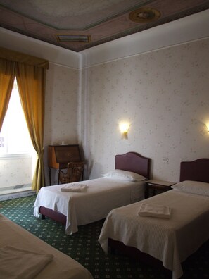 Premium bedding, minibar, in-room safe, desk - Hotel Texas (Rome)
