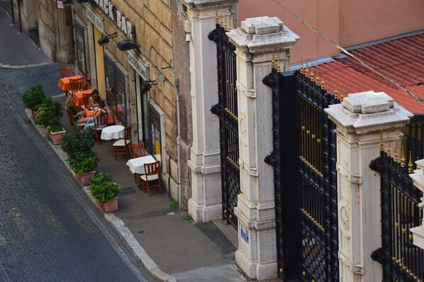 Exterior detail - Hotel Texas (Rome)