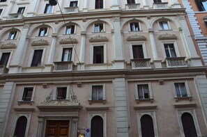 Porch - Hotel Texas (Rome)