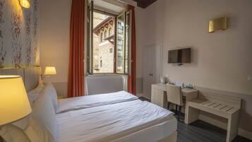 Double Room, Private Bathroom | Hypo-allergenic bedding, minibar, desk, laptop workspace