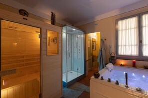 Sauna, bain à remous, massages des tissus profonds, massages sportifs