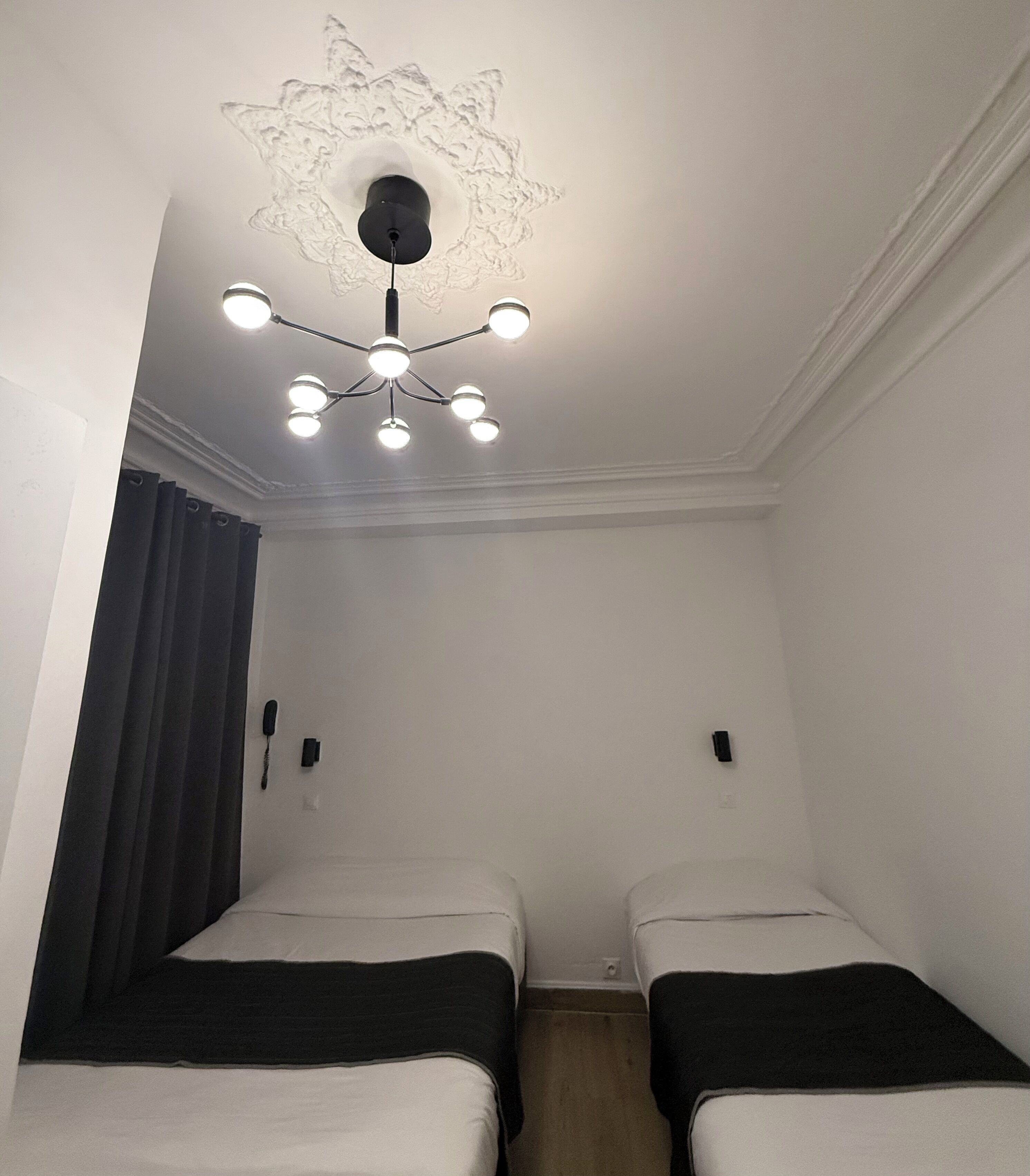 Habitación triple | Tabla de planchar con plancha, cunas gratuitas, wifi gratis
