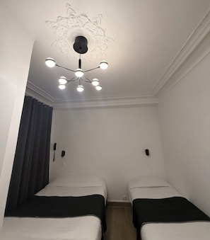 Triple Room | Iron/ironing board, free cribs/infant beds, free WiFi, bed sheets
