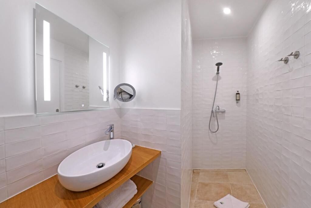 comfort triple room | bathroom | shower, rainfall showerhead, free toiletries, hair dryer
