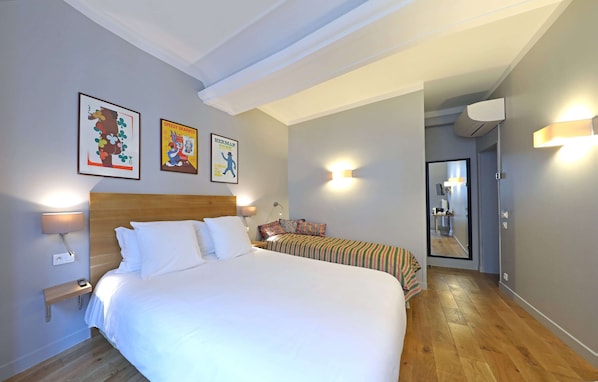 Comfort Triple Room | Premium bedding, in-room safe, desk, laptop workspace