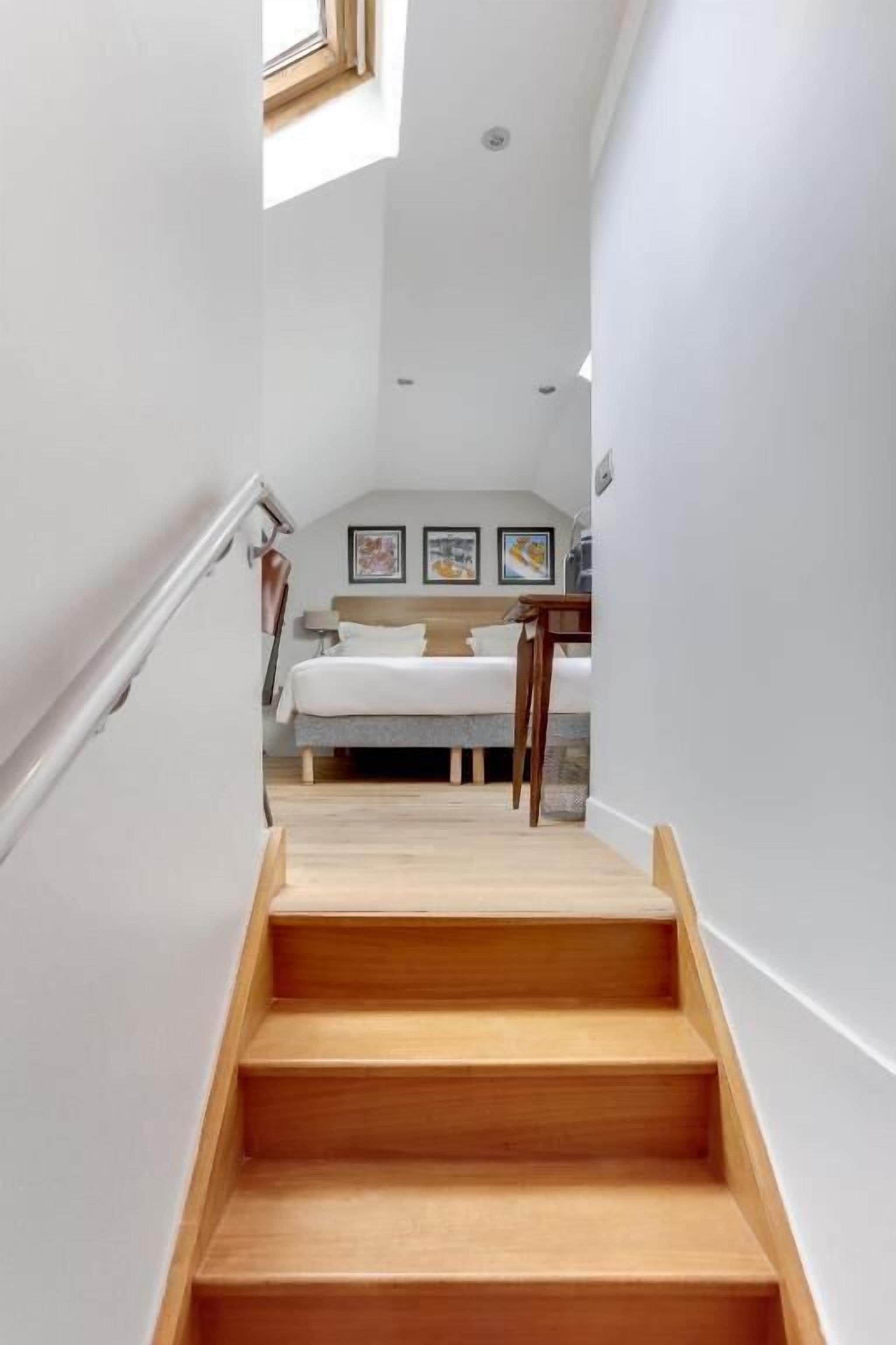 deluxe room | premium bedding, in-room safe, desk, laptop workspace