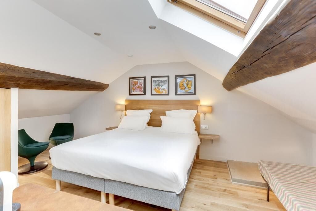 deluxe room | premium bedding, in-room safe, desk, laptop workspace