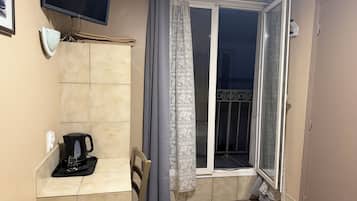 Egyptian cotton sheets, Select Comfort beds, in-room safe