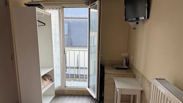 Egyptian cotton sheets, Select Comfort beds, in-room safe