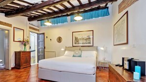 Apartment (3 pax-Third Floor) | Iron/ironing board, cribs (surcharge), WiFi (free), bed sheets - Il Glicine - Navona (Rome)