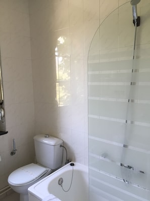 Chambre Double pour 1 personne | Salle de bain | Sèche-cheveux, serviettes fournies