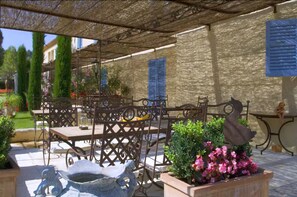 Terrace/patio - Hotel La Bastide De Valbonne (Valbonne)