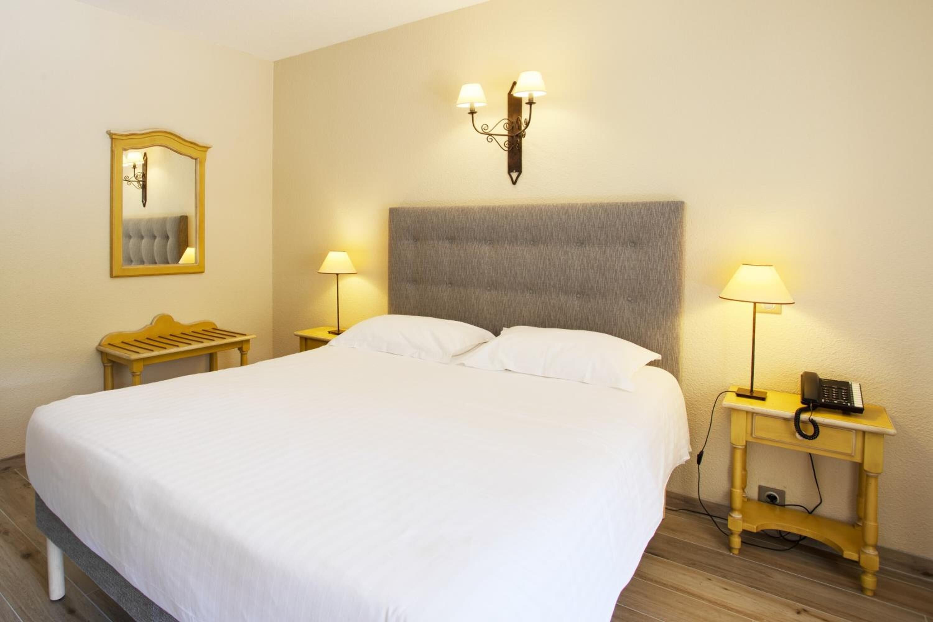 in-room safe, individually decorated, individually furnished, desk