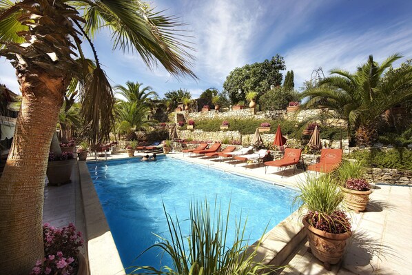 Outdoor pool, pool umbrellas, sun loungers