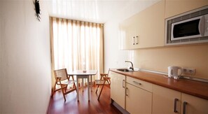 Family Penthouse, 2 Bedrooms, Kitchenette, Tower (5 pax) | Private kitchen - Hotel Central (Marbella)