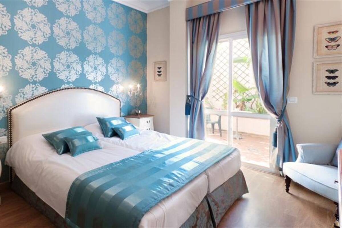 1 quarto, camas Select Comfort, frigobar, escrivaninha