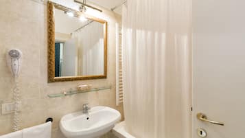 Romantic Double Room | Bathroom | Free toiletries, hair dryer, towels