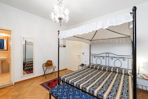 Minibar, in-room safe, free WiFi, bed sheets