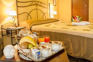 Deluxe Double Room, 1 Bedroom, City View | Premium bedding, in-room safe, desk, soundproofing - B&B L'Alloggio dei Vassalli (Naples)