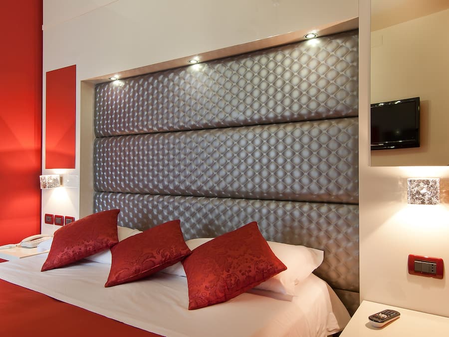 Cofres nos quartos, escrivaninha, Wi-Fi de cortesia, roupa de cama