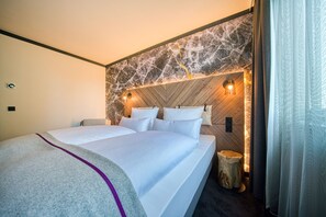 Hypo-allergenic bedding, in-room safe, desk, soundproofing - FourSide Hotel Salzburg, Trademark Collection by Wyndham (Salzburg)