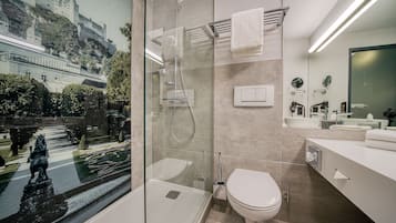 Junior-Suite, 1 King-Bett | Badezimmer | Dusche, Haartrockner, Handtücher