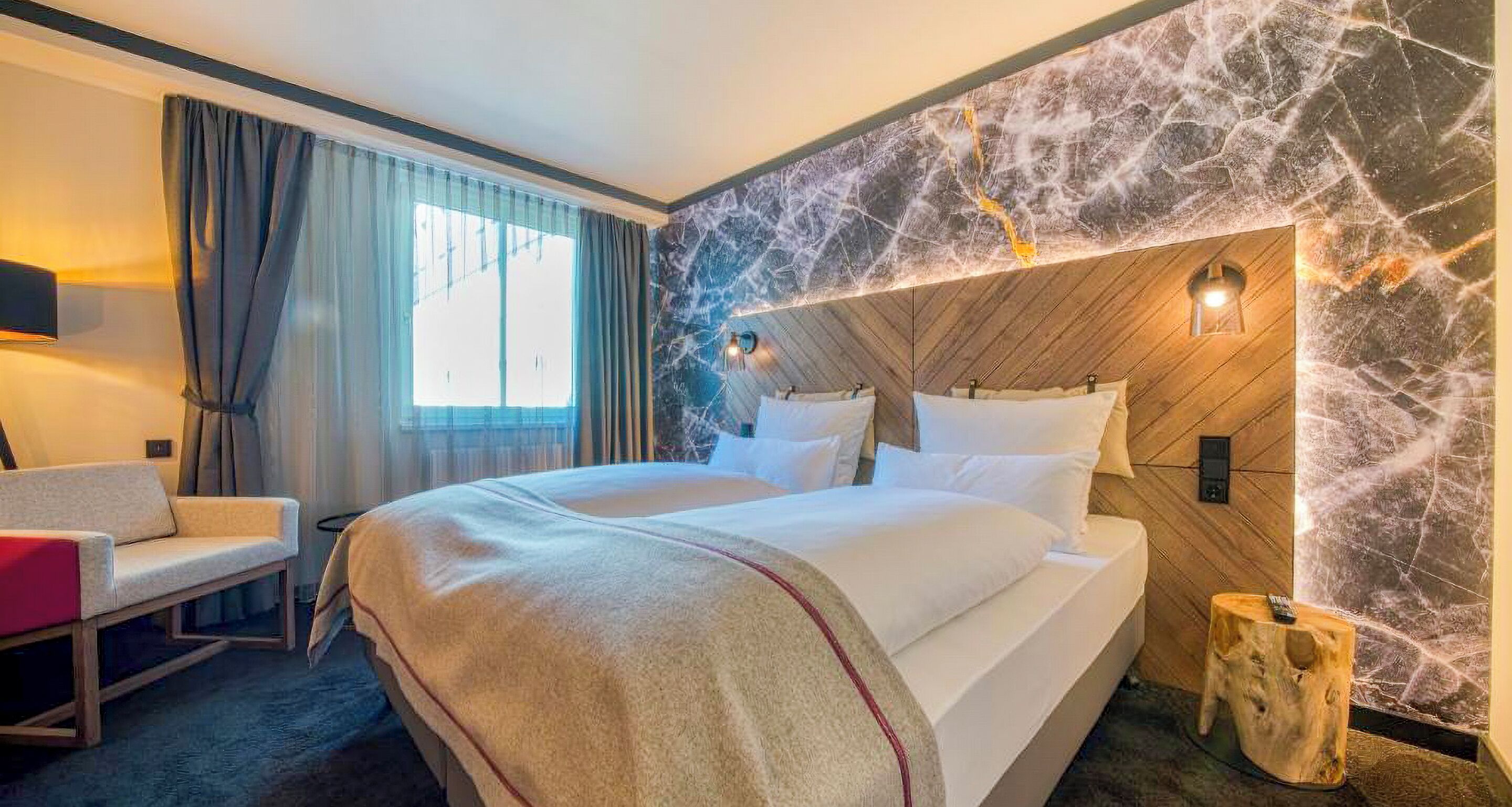 Hypo-allergenic bedding, minibar, in-room safe, desk