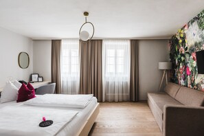 Superior vierpersoonskamer | Hypoallergeen beddengoed, een kluis op de kamer, individueel gedecoreerd