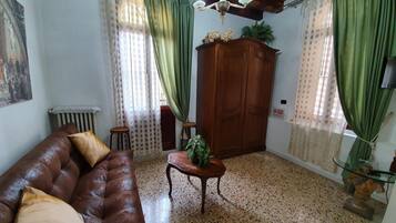 Suite Comfort | Ruang keluarga | TV