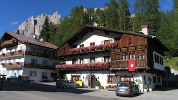 Fachada de la propiedad