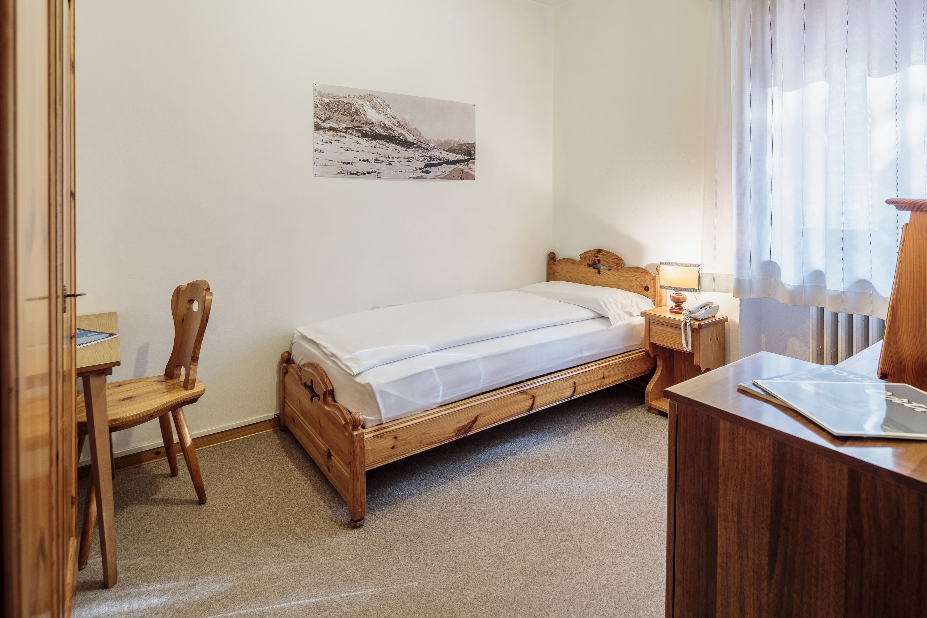 1 bedroom, desk, free wifi, bed sheets