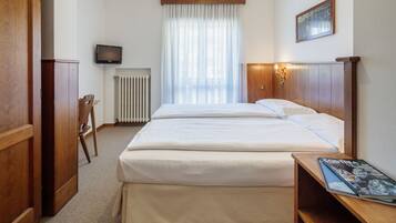 Skrivebord, wi-fi (inkludert) og sengetøy