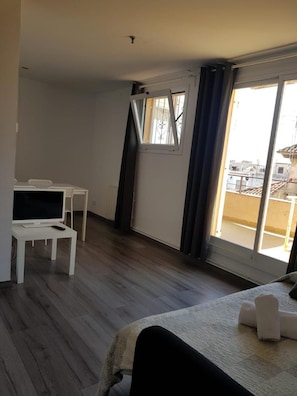 Minibar, blackout curtains, free WiFi