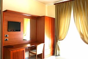 Frette Italian sheets, premium bedding, minibar, desk