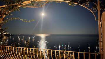Superior Double Room, Balcony, Sea View | Premium bedding, in-room safe, desk, free WiFi