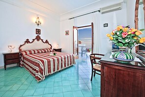 Superior Double Room, Balcony, Sea View | Premium bedding, in-room safe, desk, free WiFi