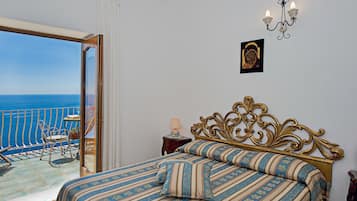 Premium bedding, in-room safe, desk, free WiFi