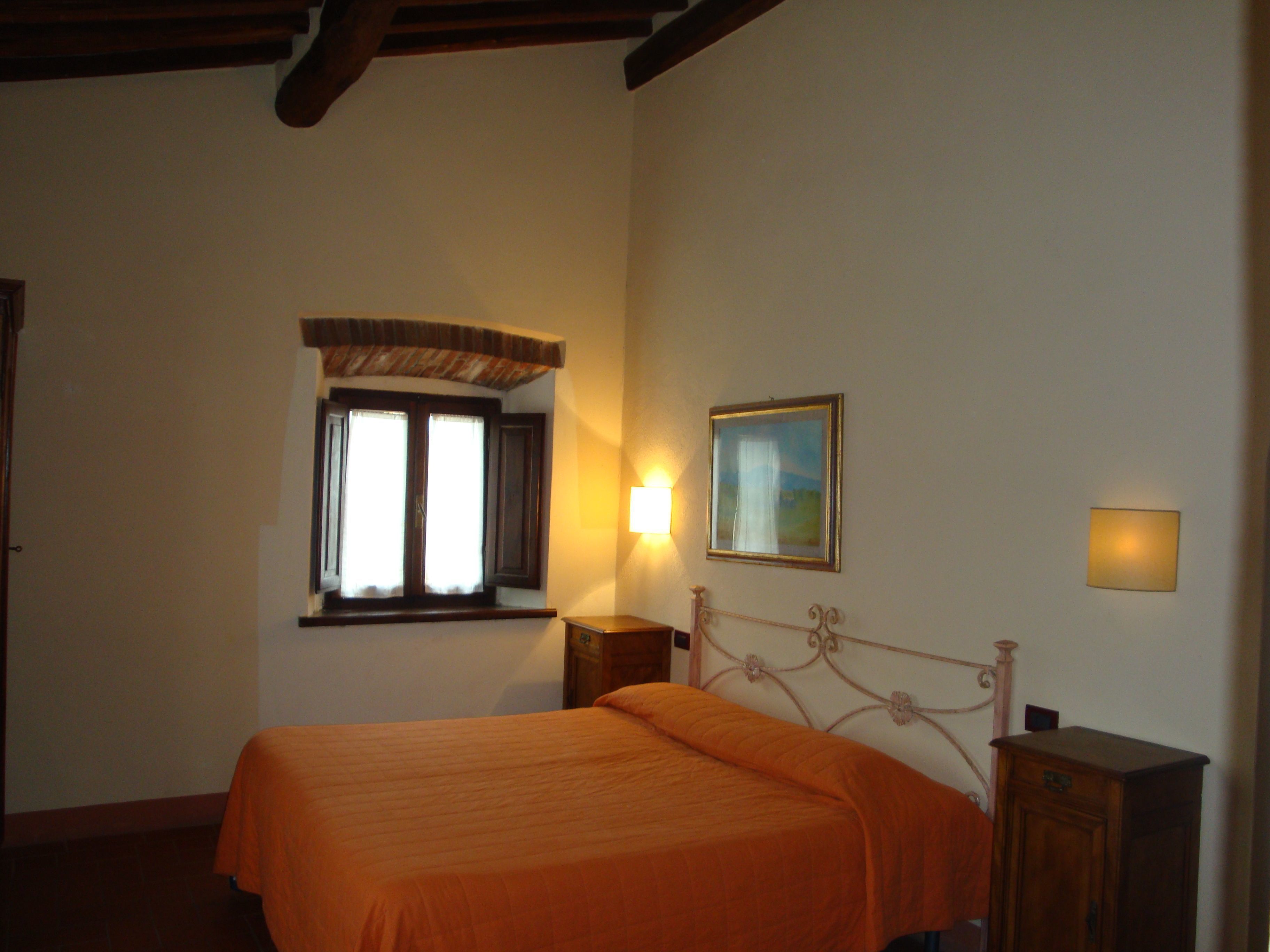 free cots/infant beds, free wifi