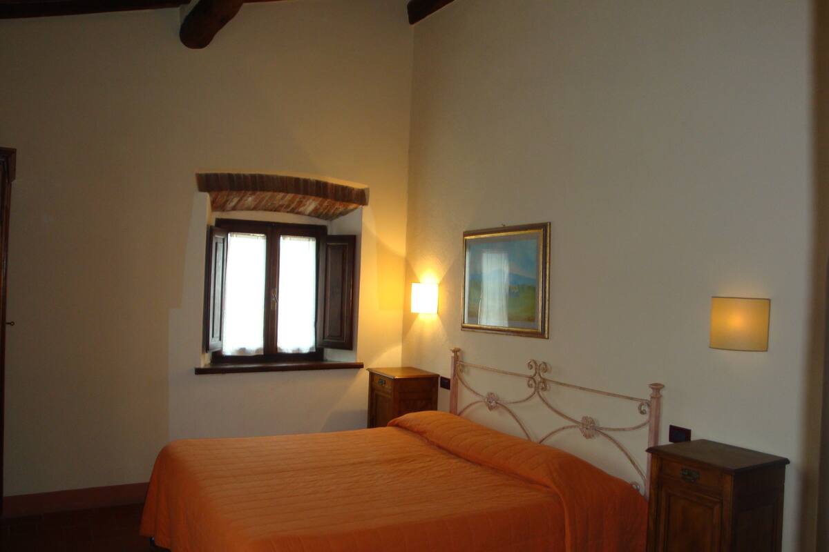 free cots/infant beds, free wifi