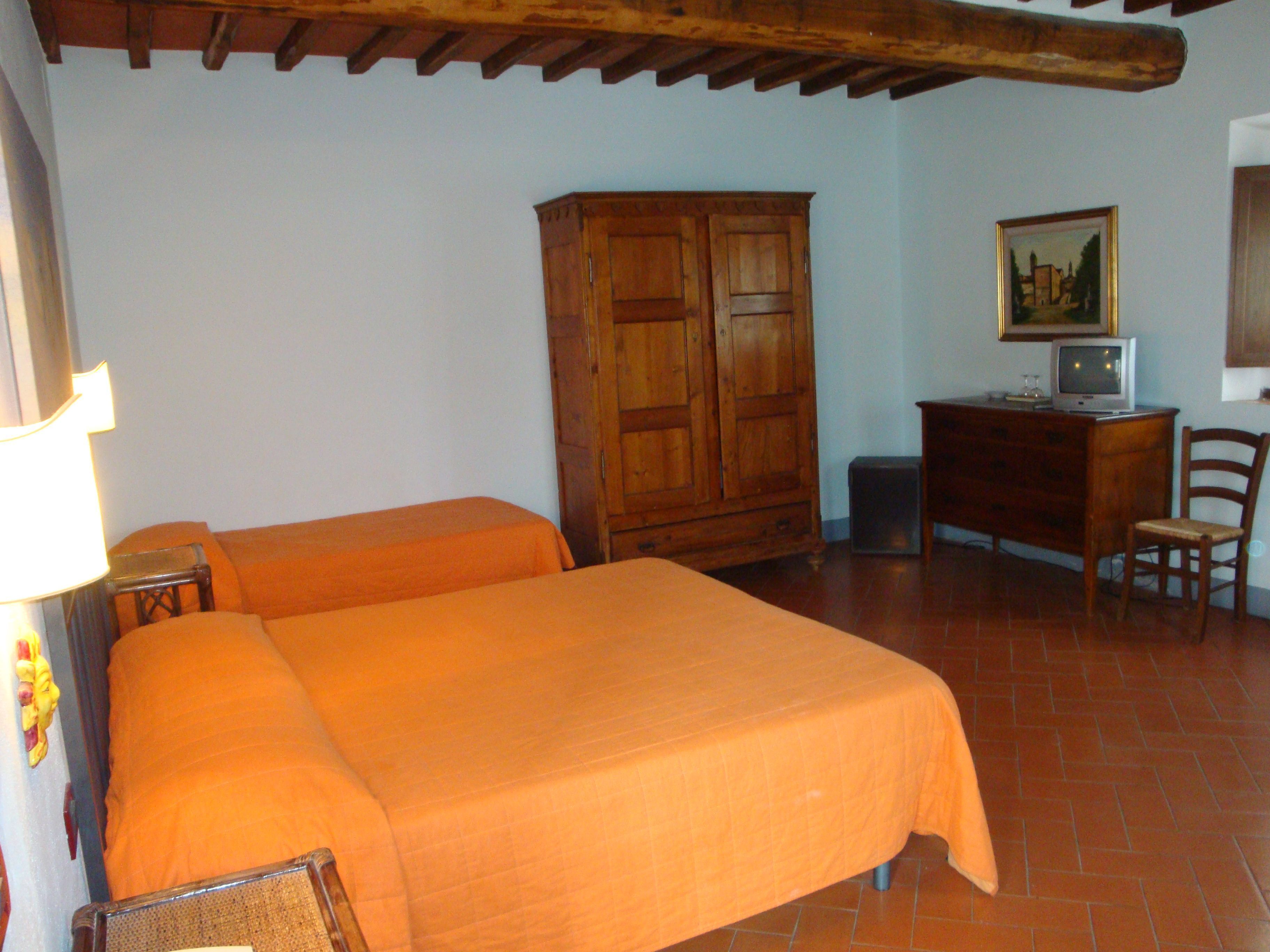 free cots/infant beds, free wifi