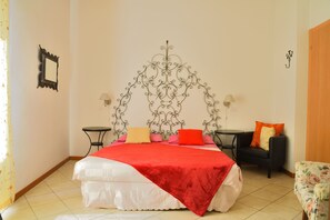 Apartamento standard | Cofres nos quartos, individualmente decorados